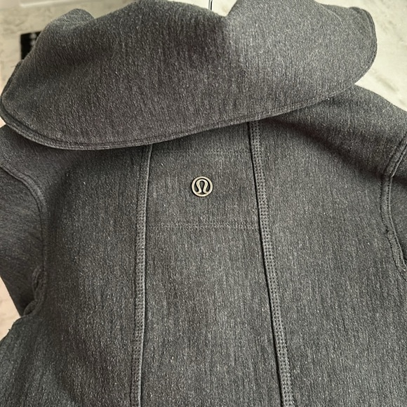 *rare* LULULEMON Virasana Blanket Wrap in Heathered Black, Black Zip Detail 6 - Picture 14 of 16